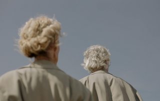 Dandruff vs seborrhoeic dermatitis: what's the difference?